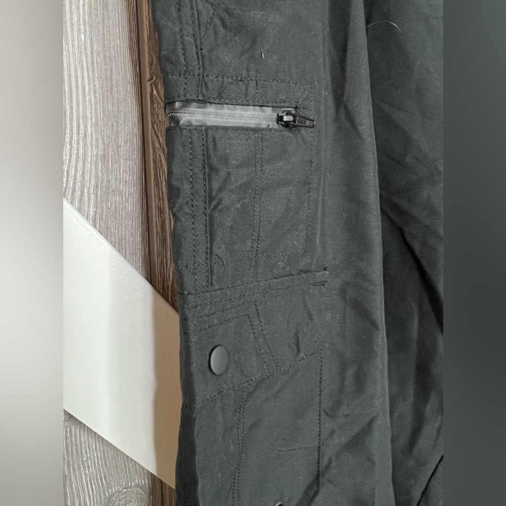 D16.23. Denali Men's Microfiber Pocket Cargo Shorts Black Size 36 - Picture 6 of 8